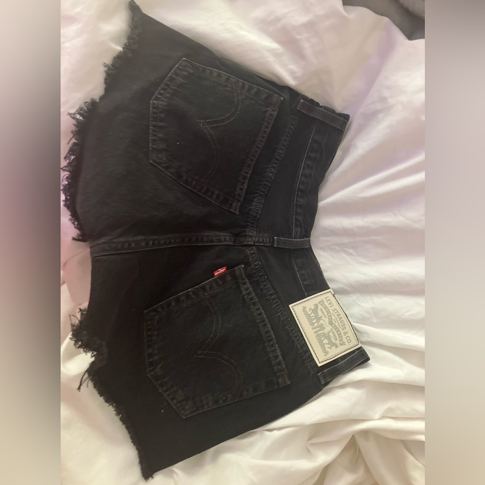COPY - LEVIS SHORT RIPPED BLACK SIZE 27 NEVER WORN